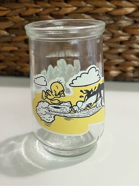 Vintage Welch’s Sylvester and Tweety Bird collectible Glass Jar